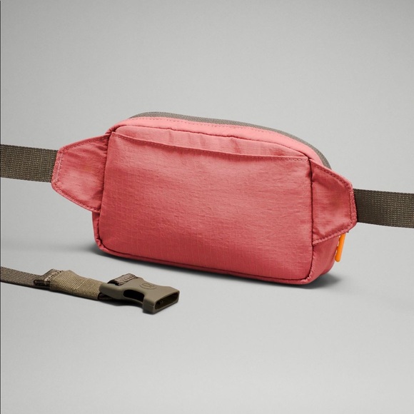 LULULEMON Mini Belt Bag NWT - Picture 4 of 6